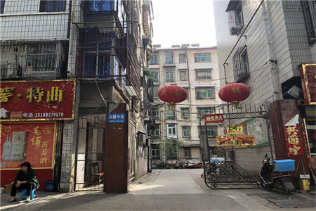 华商南湖公园旁精装三室拎包入住，随时看房